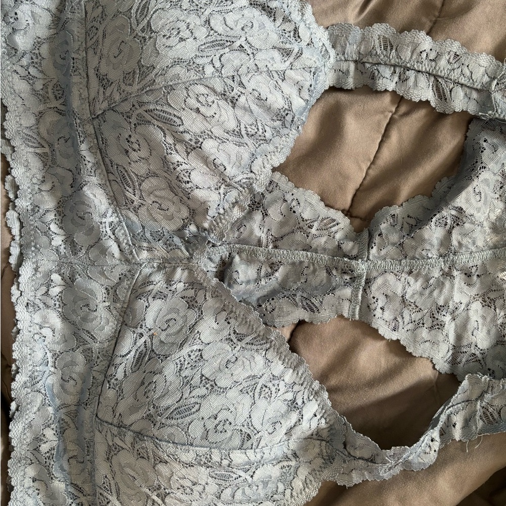 Lace Bra - Picture 3 of 4